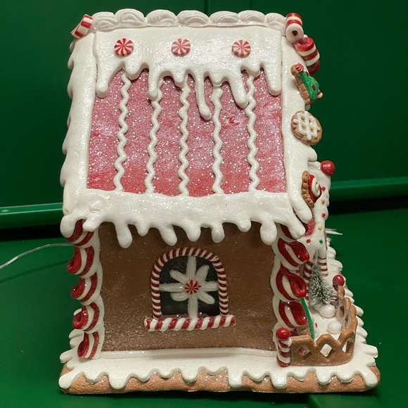 Gingerbread House - Picture 9 of 10